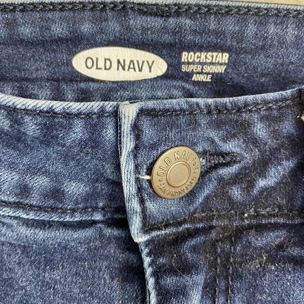 ✨2/$20✨ Old Navy Rockstar Super Skinny Ankle Jeans Size 2‎